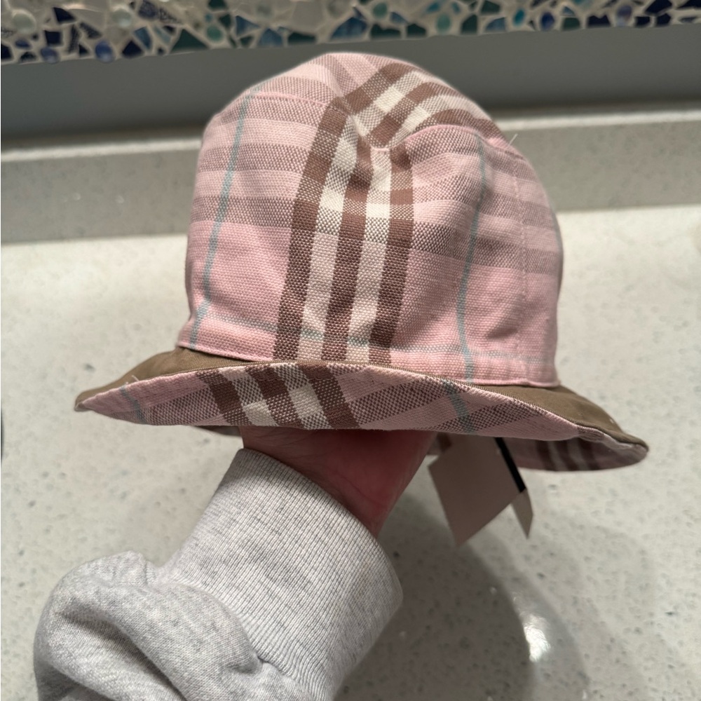 Burberry pink nova bucket hat NWT